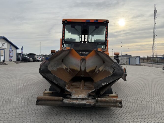 Asfaltutläggare CAT AP555E