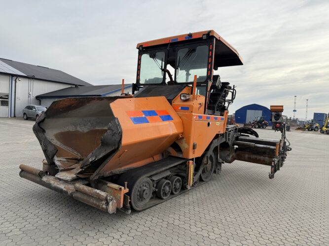 Asfaltutläggare CAT AP555E